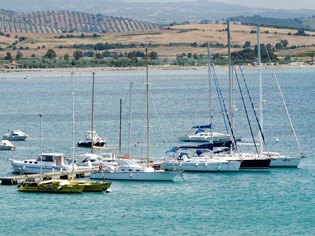 Dove sono gli yacht; racconti di un ancoraggio italiano